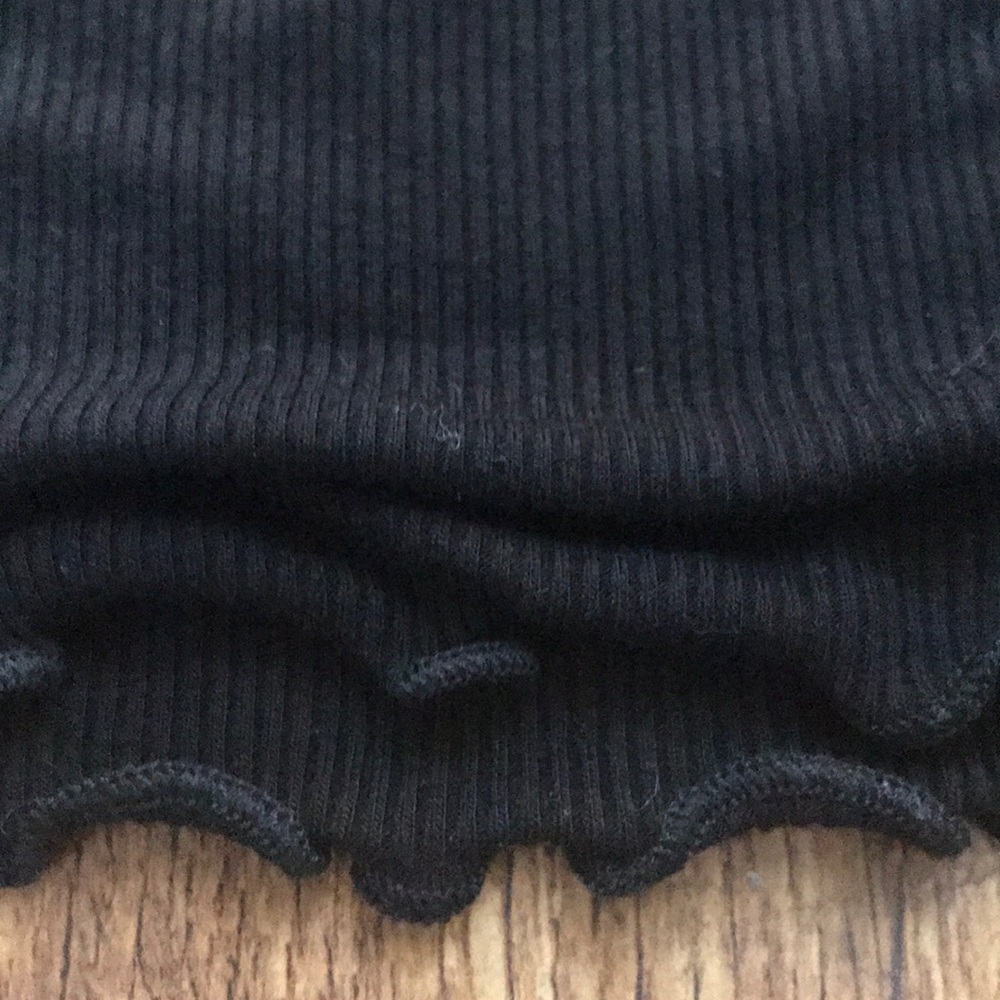 Bozzolo Ribbed Black Crop Tee - Picture 3 of 5